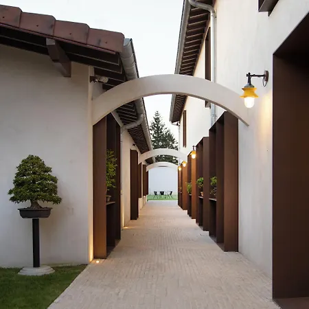 Domaine Les Lanternes Hotel *